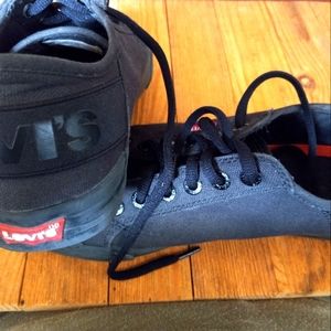 Womens Levi's canvas shoes size 6 black